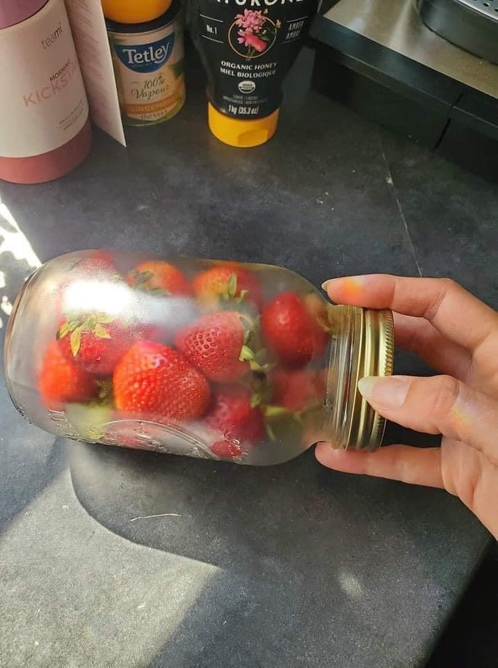 The Secret to Longer-Lasting Strawberries: Why Storing Them in a Glass Jar is a Game-Changer